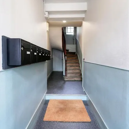 Apartment Le Beaumont, Charmant Face A La Gare Rennes